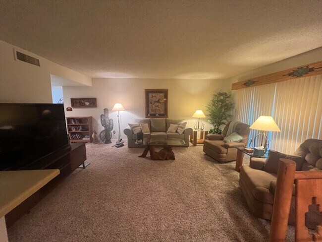 Building Photo - 25246 S Glenburn Dr