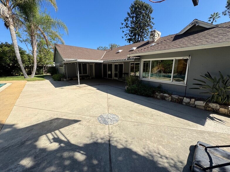 Building Photo - 3957 Woodfield Dr