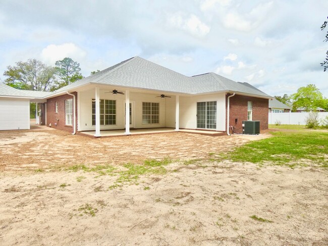 Building Photo - Custom Home On 1.78 Acre Lot