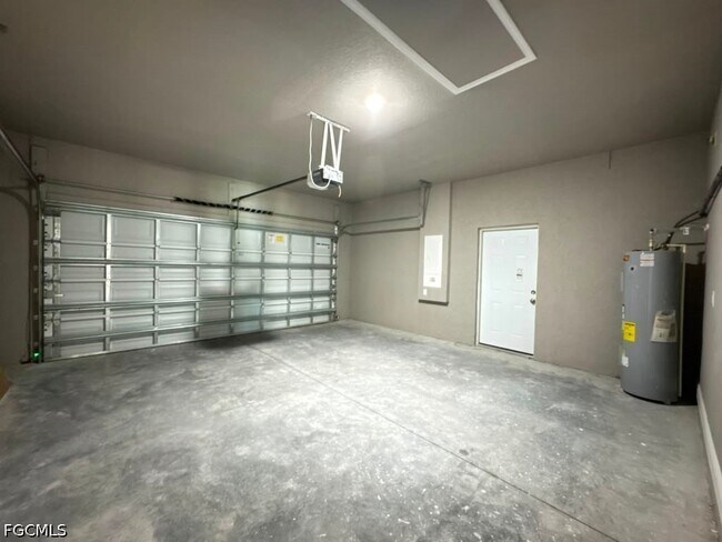 Building Photo - 537 Greenbriar Blvd