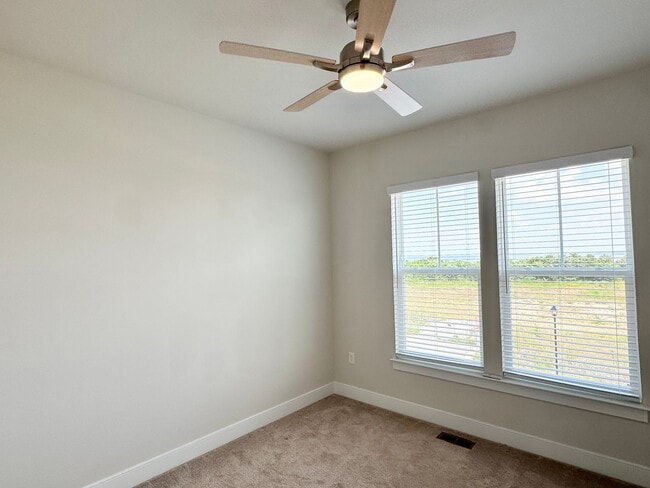 Building Photo - POTOMAC SHORES - BEAUTIFUL VIEWS! (interne...