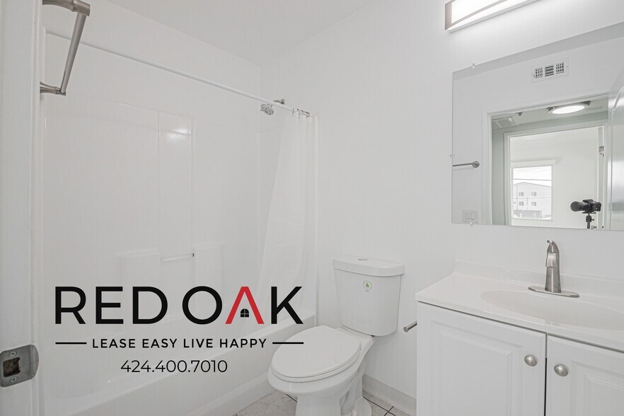 Building Photo - 6853 Agnes Ave