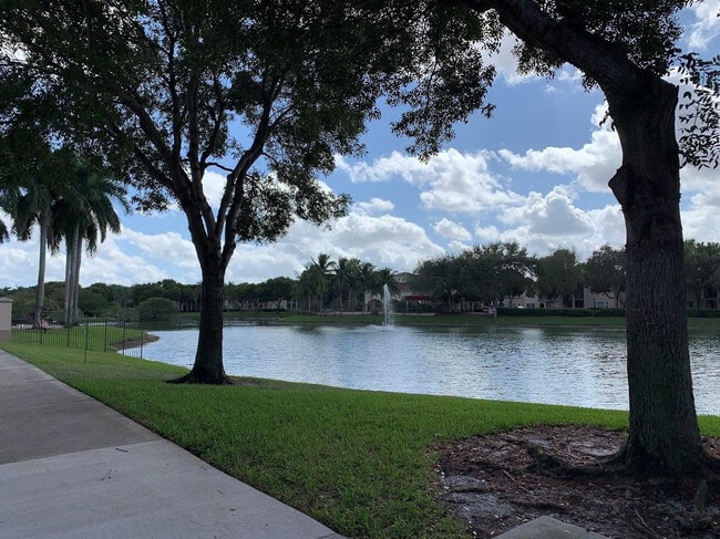 Building Photo - 2565 Centergate Dr