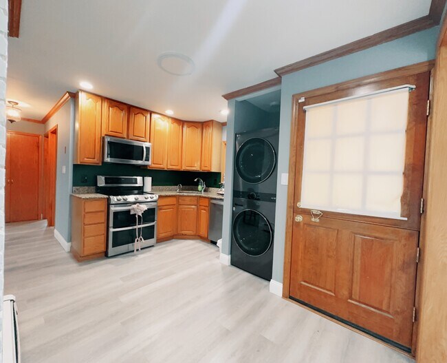 Kitchen - 68 Land Ln