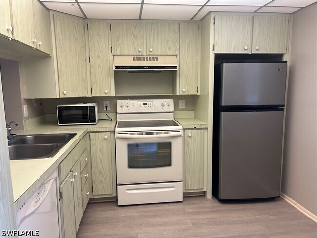 Building Photo - 1747 Pebble Beach Dr