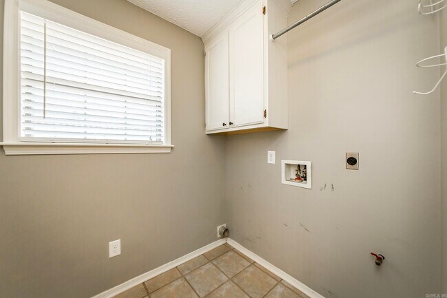 Building Photo - 216 Chantilly Cir