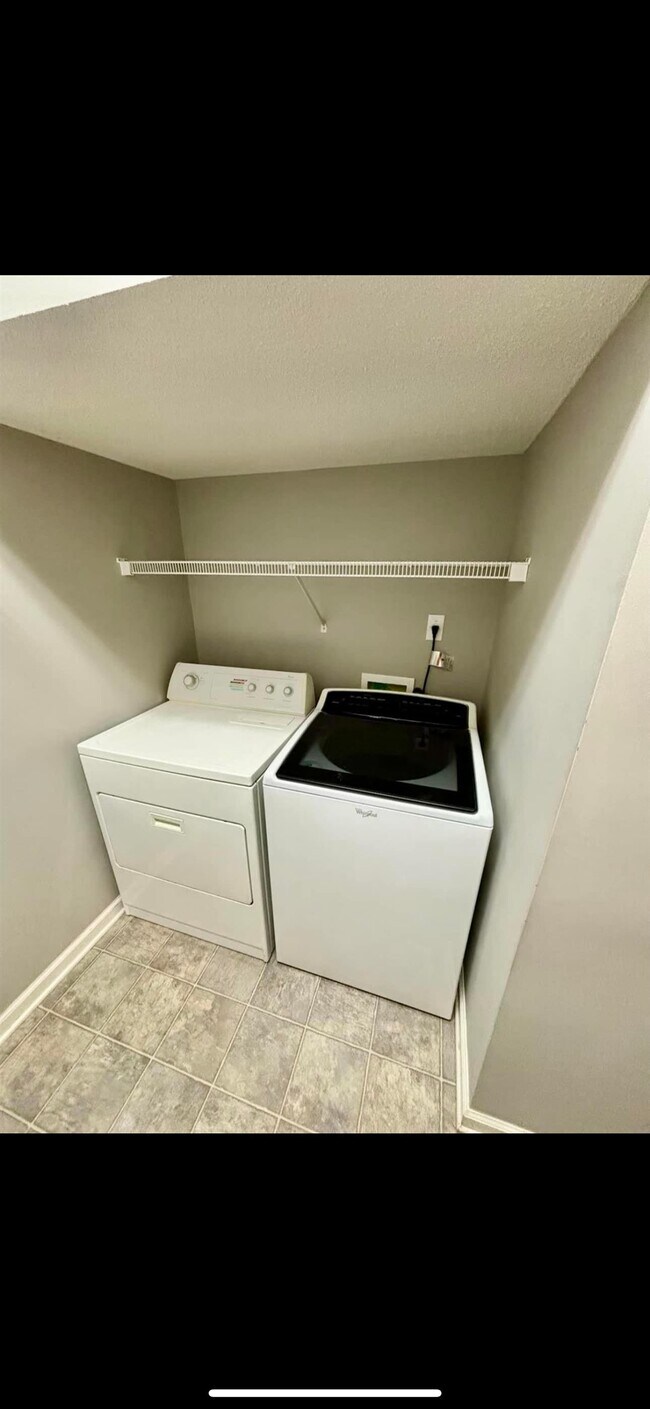 Building Photo - 8240 Blue Lagoon Dr