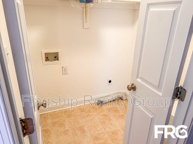 Building Photo - 2608 Chardon Ct