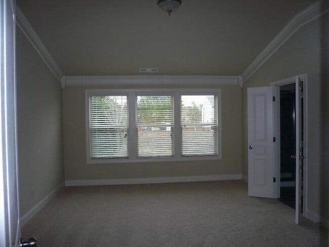 Building Photo - 780 Duberry St