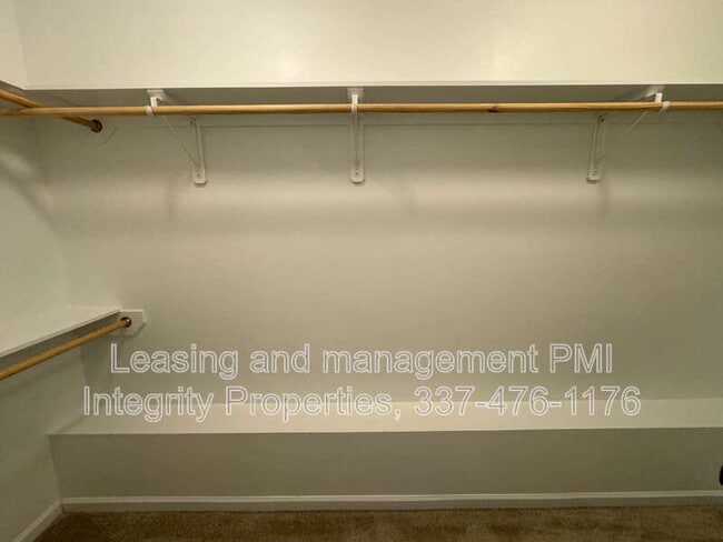 Building Photo - 406 Gray Birch Lp