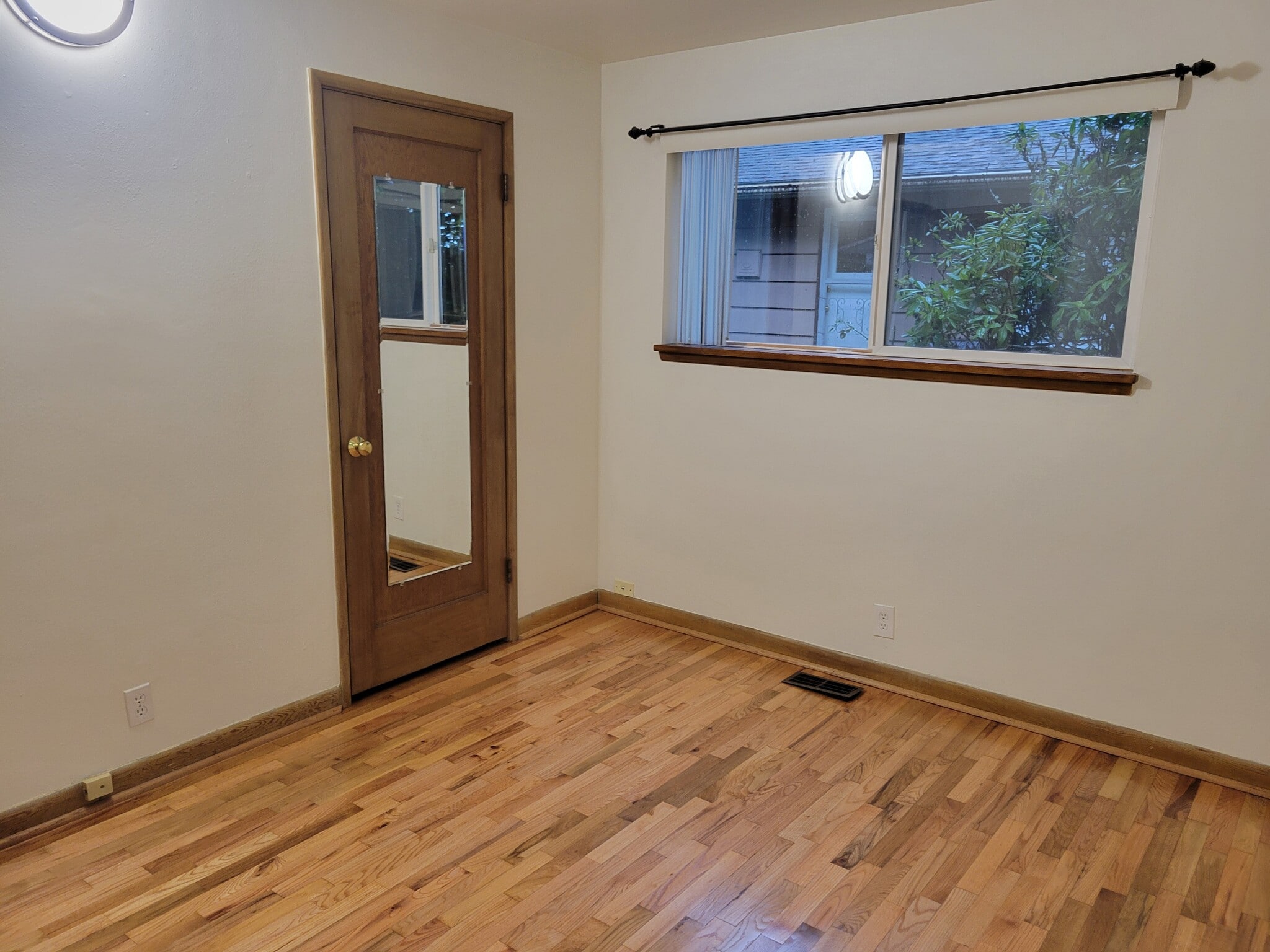 Front bedroom - 13344 23rd Pl NE