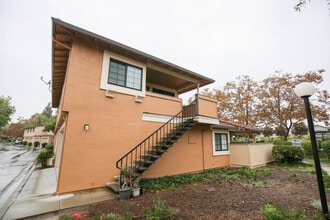 Building Photo - Union City Townhome on Alvarado Niles