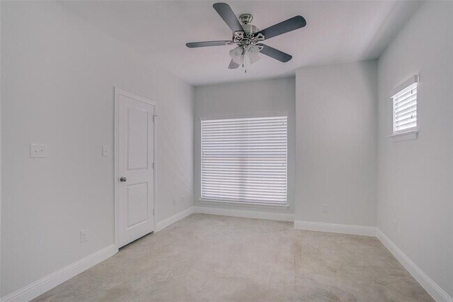 Building Photo - 2704 Gordon Ave