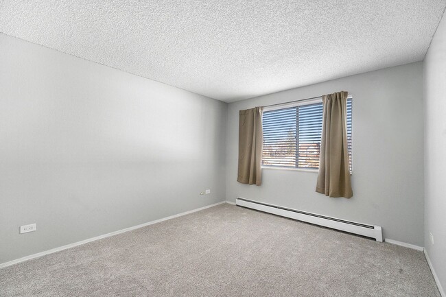 Building Photo - Beautifully Updated Condo In North Denver