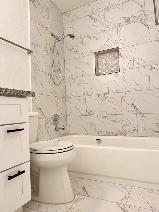 Building Photo - 3005 Walnut Bend Ln