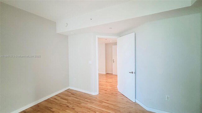 Building Photo - 1331 Brickell Bay Dr