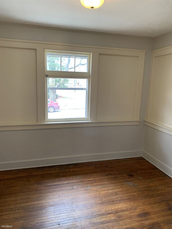 Building Photo - 3 br, 1 bath House - 300 Brown St SE 300 B...