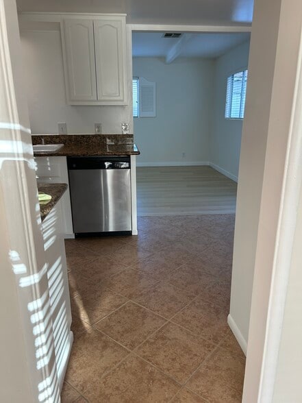 Kitchen opens into family room - 10760 Russett Ave