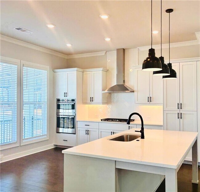 Building Photo - 163 Basil St