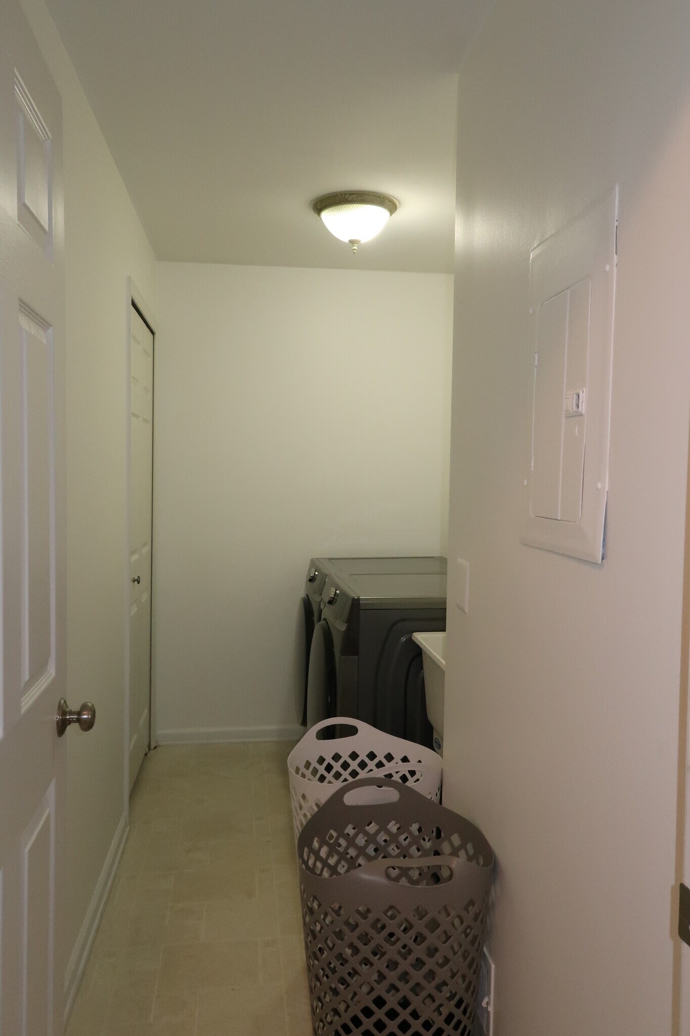 Building Photo - 16468 Radison Dr