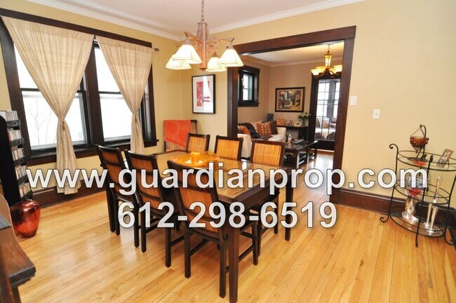 Building Photo - Main Floor Condo Available June 1st in Merriam Park, Original Woodwork & Built-ins, Sunroom, In U...