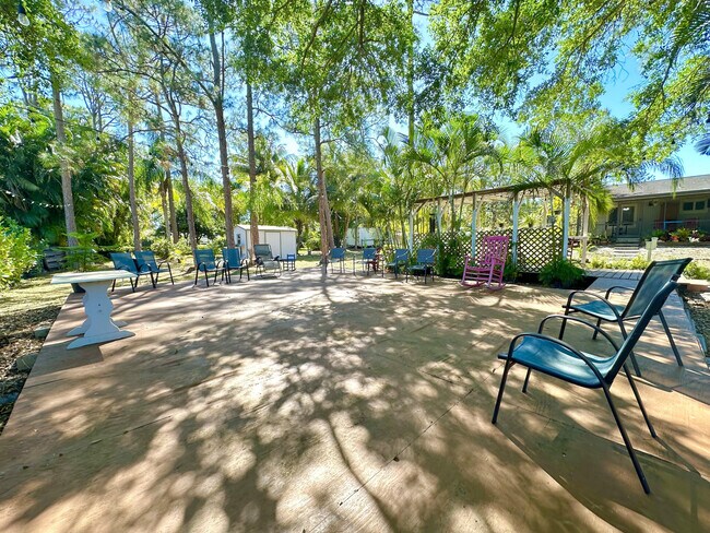 Building Photo - 13619 57th Pl N