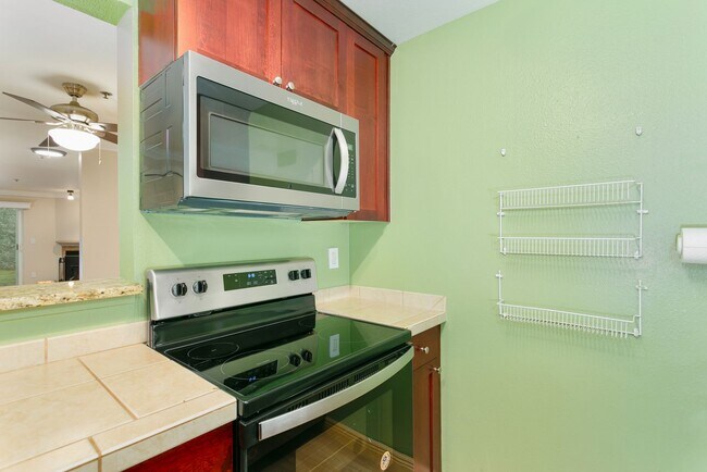 Building Photo - Cozy 2 bedroom, 2 bathroom condo- Federal Way Area