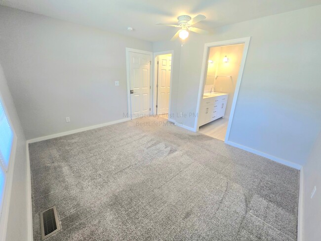 Building Photo - 114 SE 218th Ave