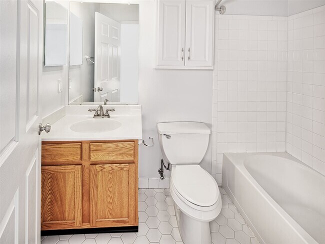 Building Photo - 453 Albany Ct