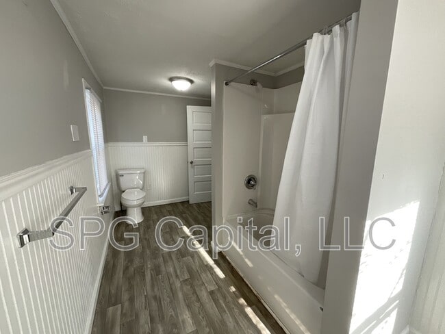 Building Photo - 32 Penn St