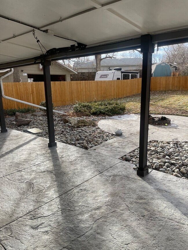 Building Photo - Charming and Updated 3 bed w/ Basement home in fantastic location!