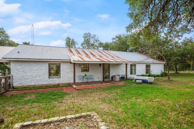 Building Photo - 10518 Signal Hill Rd