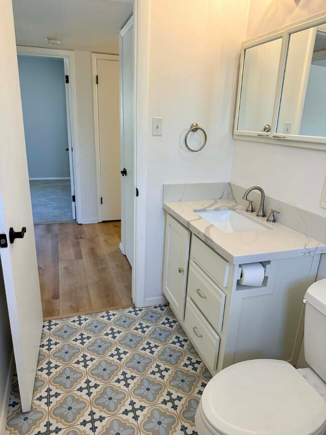 Building Photo - 6607 E Sheridan St