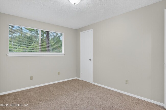 Building Photo - 9937 Moss Side Ln