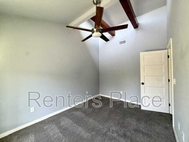 Building Photo - 624 S Quincy Ave