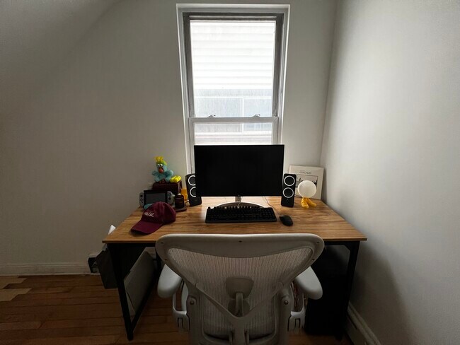 Building Photo - 3610 W Diversey Ave