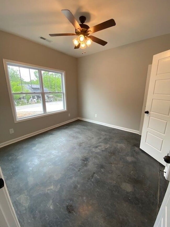 Building Photo - SINGLE-FAMILY HOME - WATERTOWN, TN