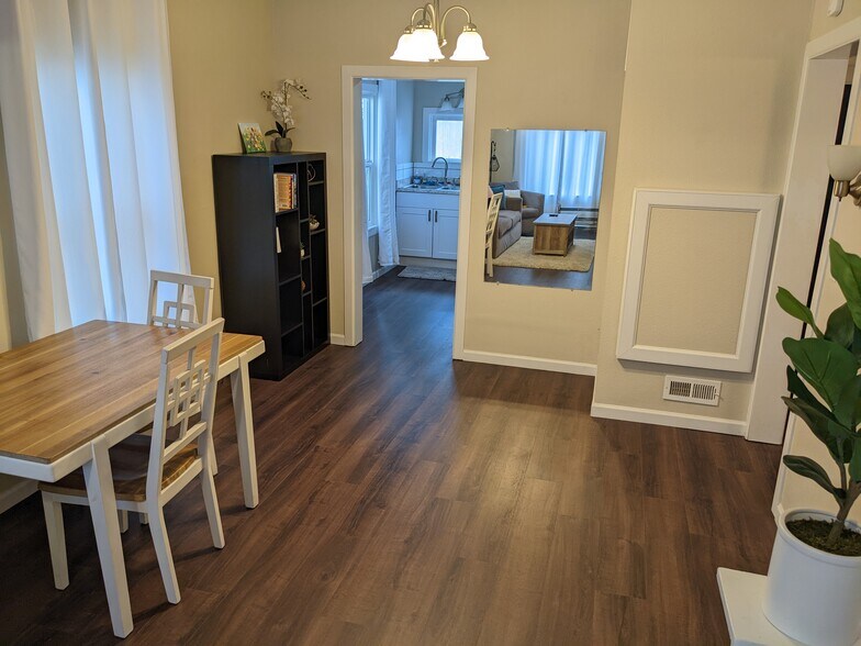 Building Photo - 4116 S Thompson Ave