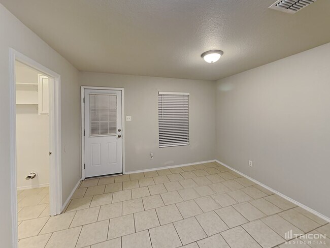 Building Photo - 4908 Parkrise Dr