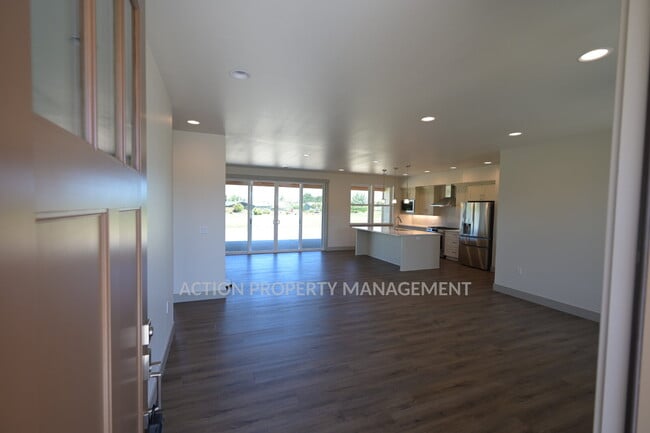 Building Photo - Beautiful no-step entry 3 bed 2 bath home in Sequim