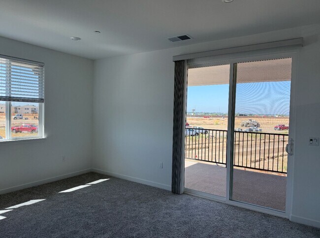 Building Photo - Beautiful Northlake 4 BED 3.5 BATH