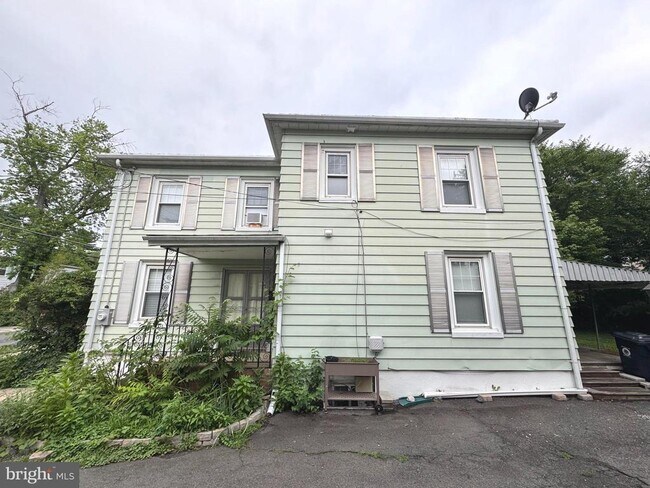 Building Photo - 218 Birch Ave