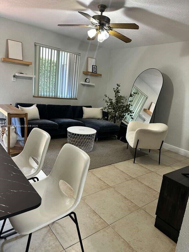 Building Photo - 585 SW 11th St