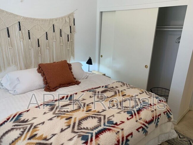 Building Photo - 61493 Desert Air Rd