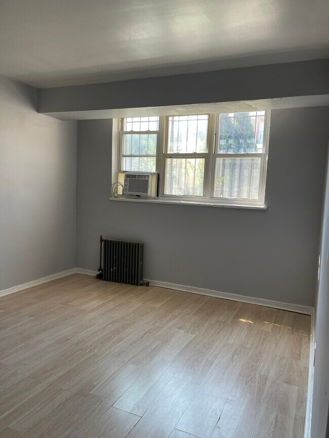 60 Crawford Ave B - 58 Crawford St