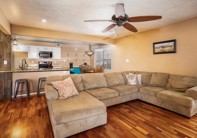 Building Photo - 717 Sagewood Ct SE