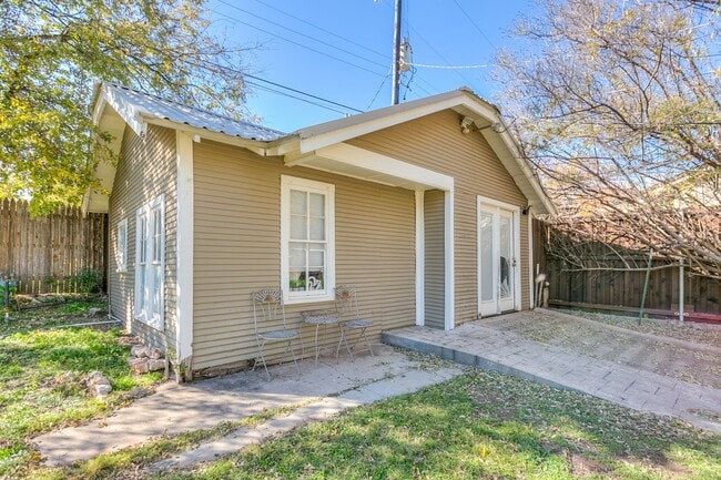 Building Photo - Coming Soon... Charming Santa Rita Home Fo...