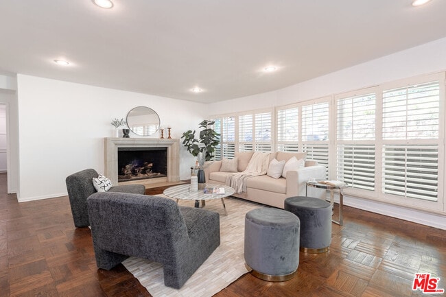 Building Photo - 2559 Hutton Dr