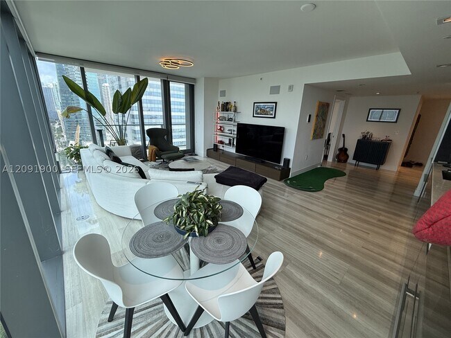 Building Photo - 1451 Brickell Ave