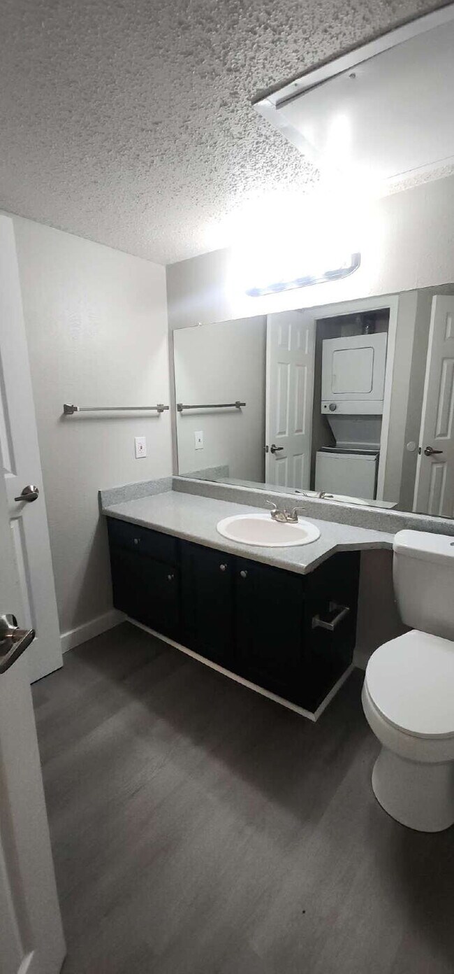 Building Photo - Charming 1-Bedroom Condo in Gated North Da...